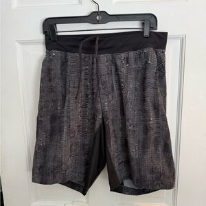 Lululemon THE Short 9" Linerless Mens Sz M Black Grey Matchstick Asphalt Workout